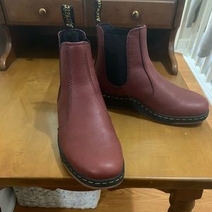 Dr. Martens smooth Chelsea boots